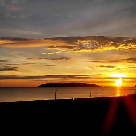 Sea View Apartment Ланвайрвехан Екстериор снимка
