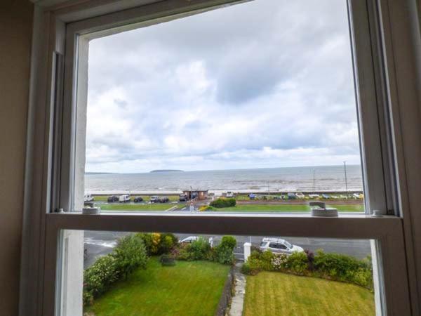Sea View Apartment Ланвайрвехан Екстериор снимка